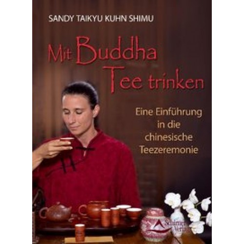 Mit Buddha Tee trinken