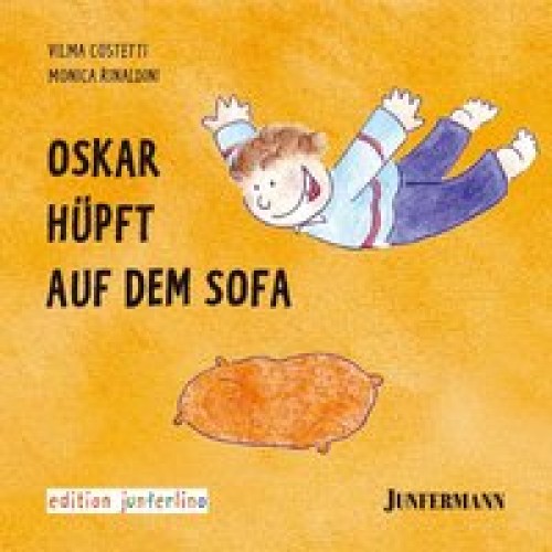 Oskar hüpft auf dem Sofa